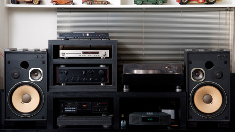 Passive speakers next to a home hi-fi.