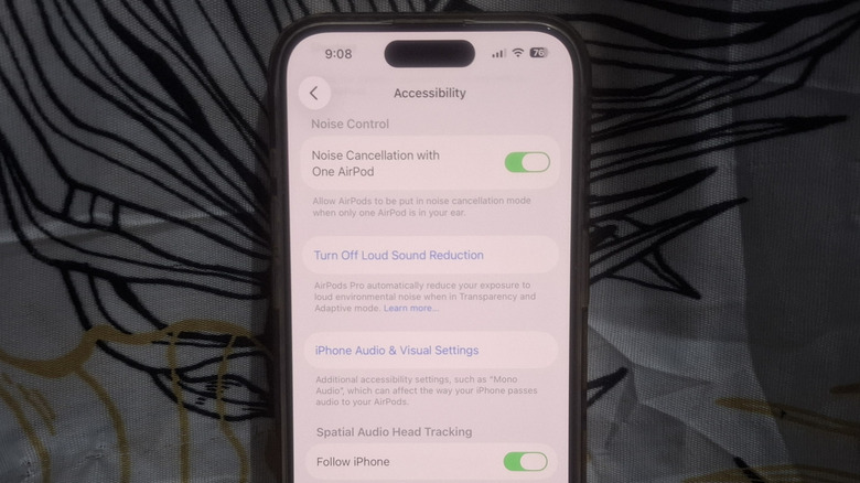 iPhone showing Noise Cancellation with One AirPod setting