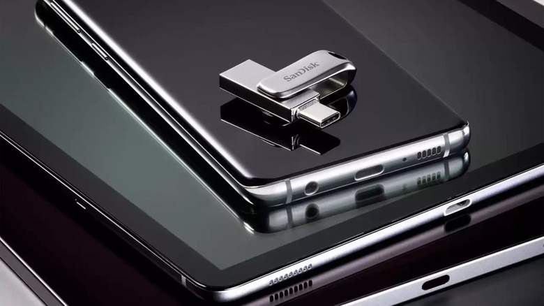 A SanDisk Ultra Dual Drive Luxe on a stack of gadgets