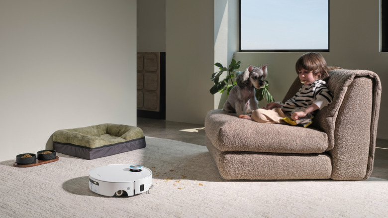 Dreame Aqua10 Ultra Roller vacuuming the carpet