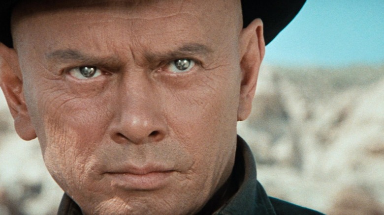 Yul Brynner as Gunslinger in the 1973 film looking towards something in the distance and is wearing a black hat