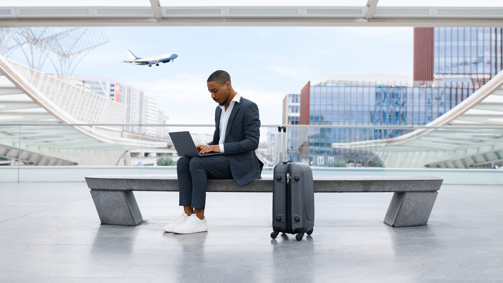 The Hidden Dangers Lurking In Airport Wi-Fi (And How To Stay Safe) – BGR