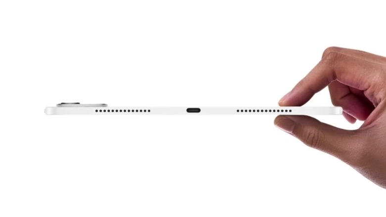 The Honor MagicPad 4 thickness.