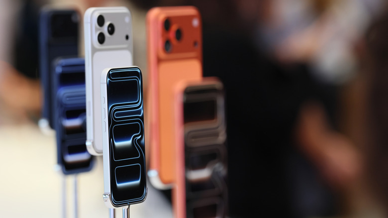 iPhone 17 Pro models on display in a store.