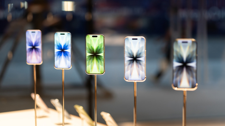 Presentation of the new Apple iPhone 17 inside an Apple store Central World. Show many color of iPhone 17 series.