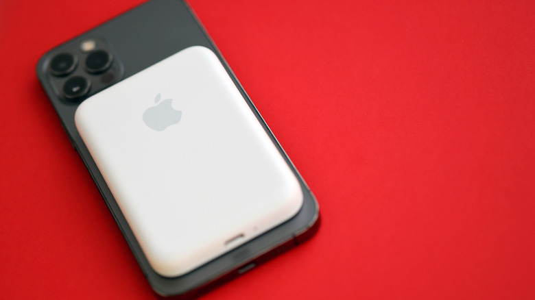 A wireless battery pack on the back of an iPhone.