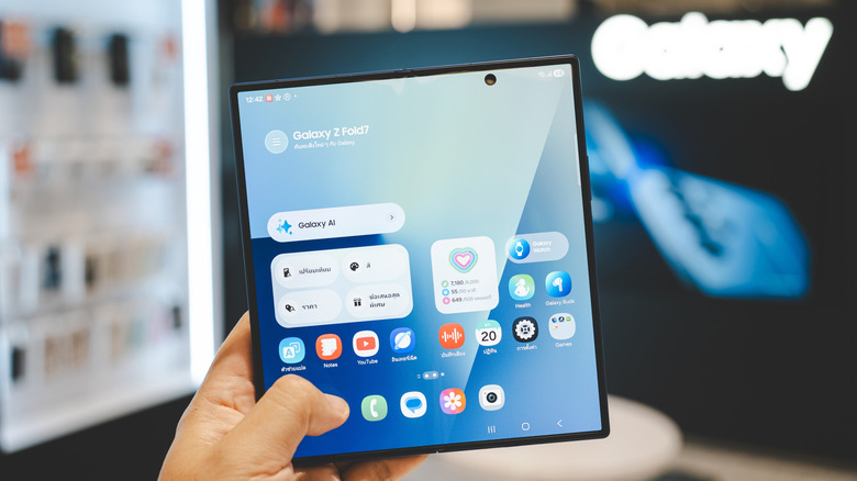 Galaxy Z Fold 7 in hand