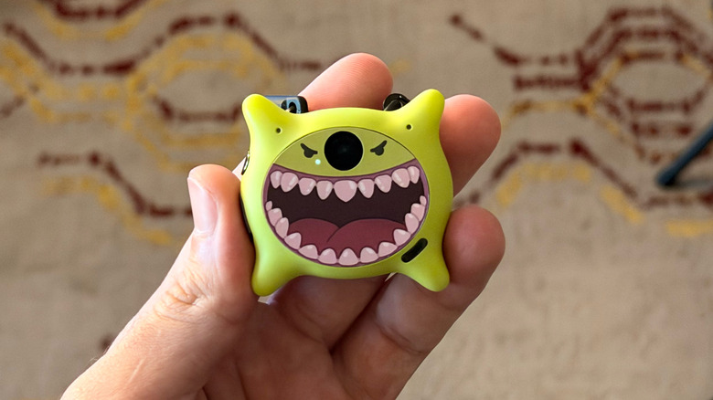 Looki L1 is a new AI companion you can wear around your necklace