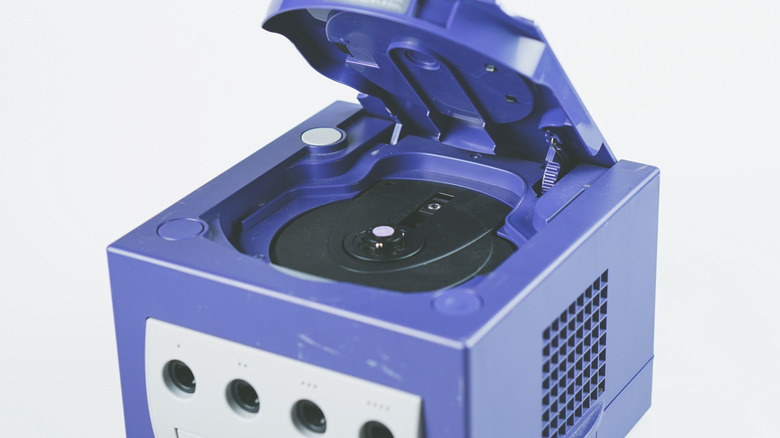 a Nintendo GameCube with its game slot open