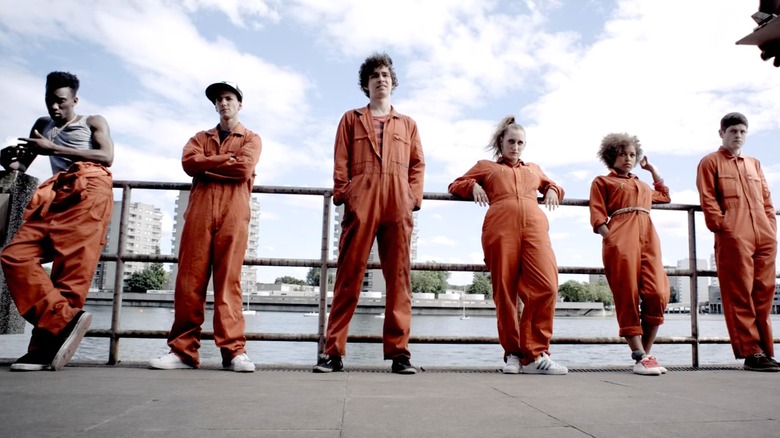 Curtis, Rudy, Nathan, Kelly, Alisha, and Simon starting community service in "Misfits"