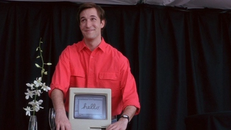 Noah Wyle as Steve Jobs standing over a Macintosh in Pirates of Silicon Valley