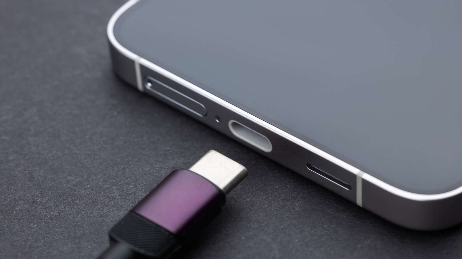 The Pixel 11 Pro XL's USB-C Fast Charging Has One Big Problem