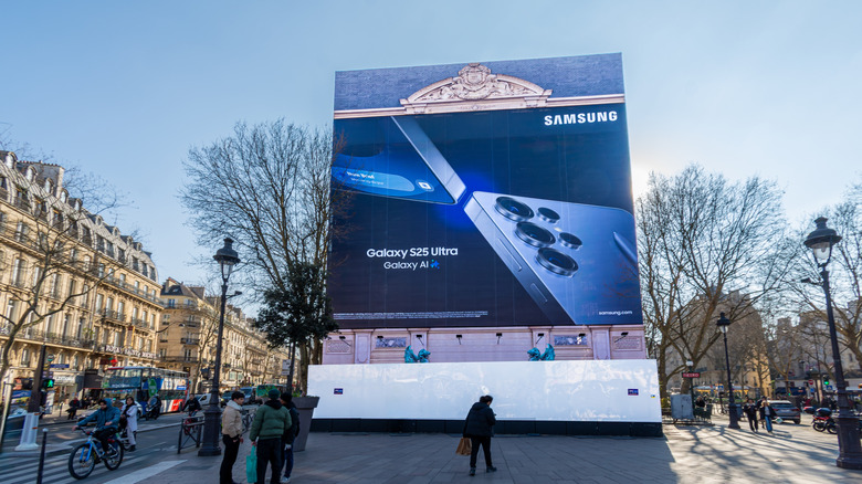 A Galaxy S25 Ultra billboard in France.