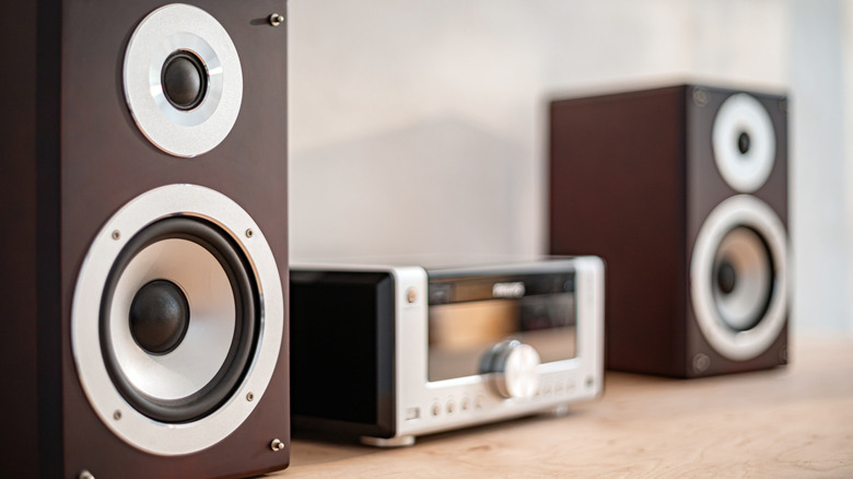 Image of a modern stereo and speakers