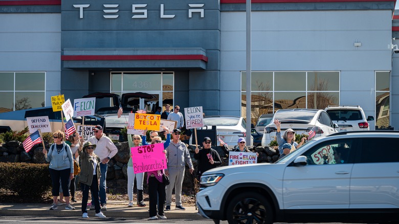 Protest against Tesla outside Tesla dealership