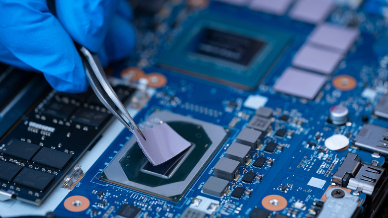 Thermal pad on SSD