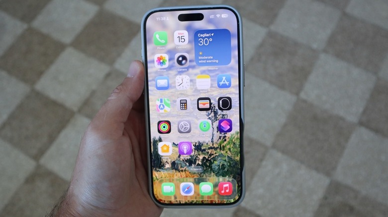 iOS 26 Home Screen with the new UI