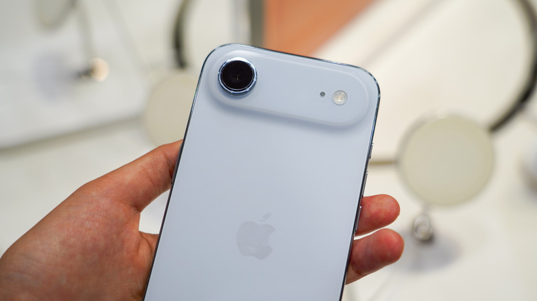 A customer gets a hands-on look at the new white Apple iPhone Air