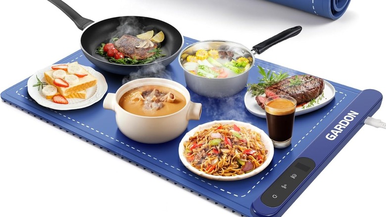 Gardon Warming Mat with food on top of it