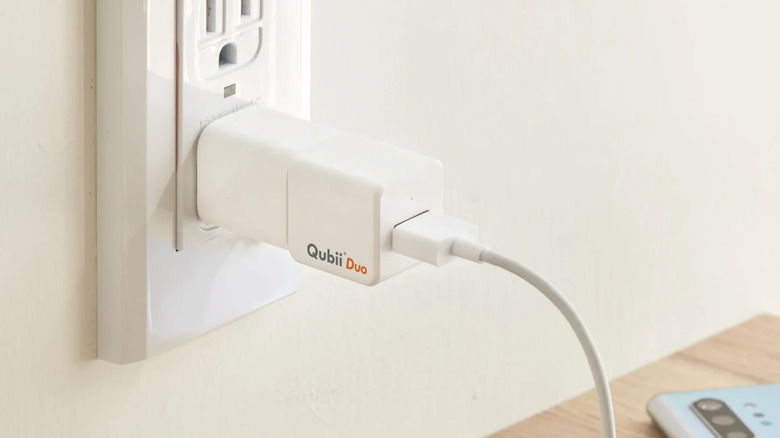 Qubii Duo plugged into a socket