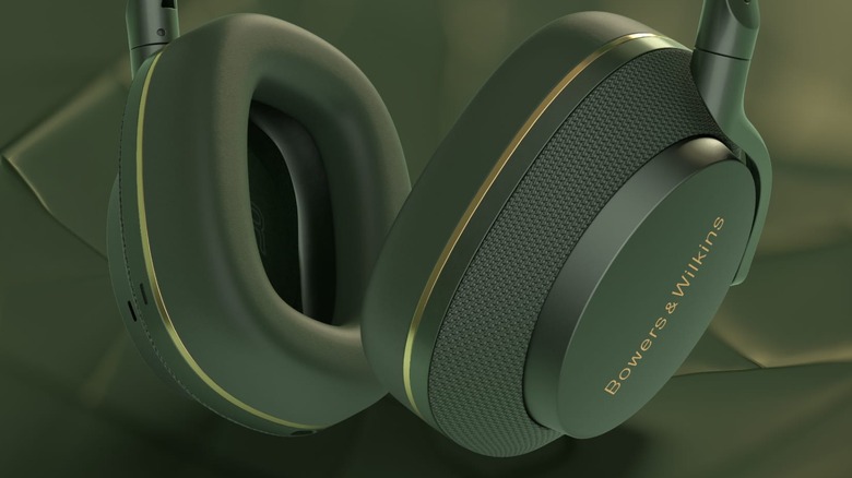 Close-up of Bowers & Wilkins Px7 S2e headphones