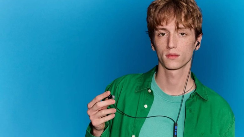 A person using the new wired bose earbuds with ANC