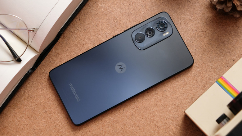 Motorola Edge 30: Rear panel and camera module.