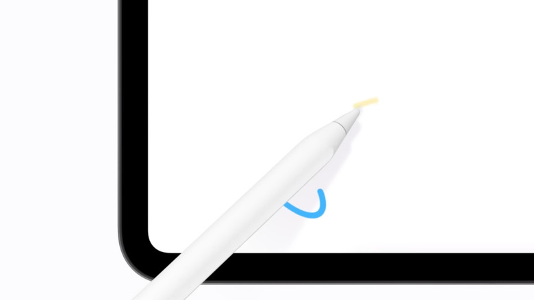 Apple Pencil user previewing the thickness of stroke of highlighter pen.