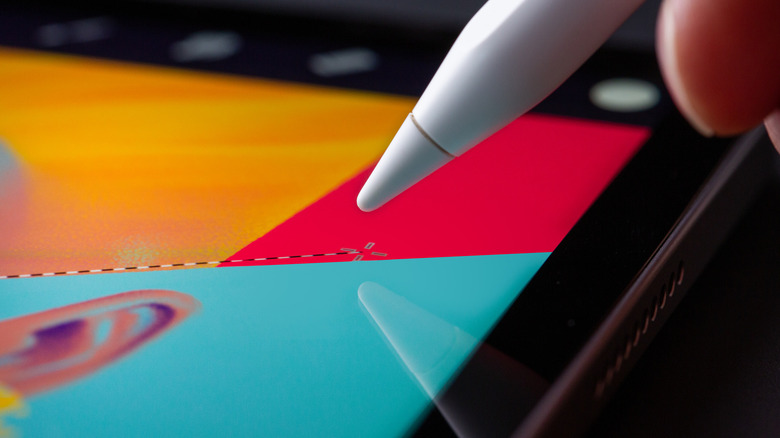 Hovering using Apple Pencil for precise input.