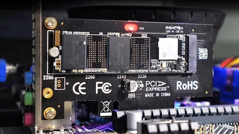 Glotrends' PA09-HS M.2 NVMe to PCIe 4.0 X4 Adapter with SSD.