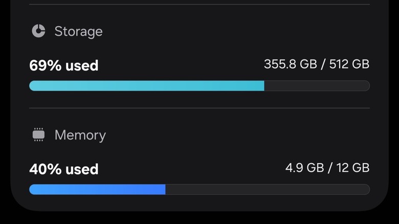 Close up of the storage and RAM performance menu on Samsung UI.