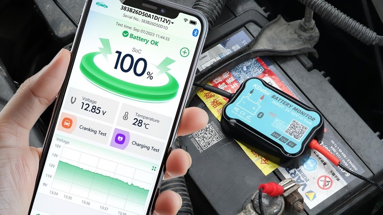 KDator Bluetooth Battery Monitor with app view visible