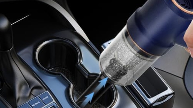 Using the KMM Handheld Car Vacuum on cupholders