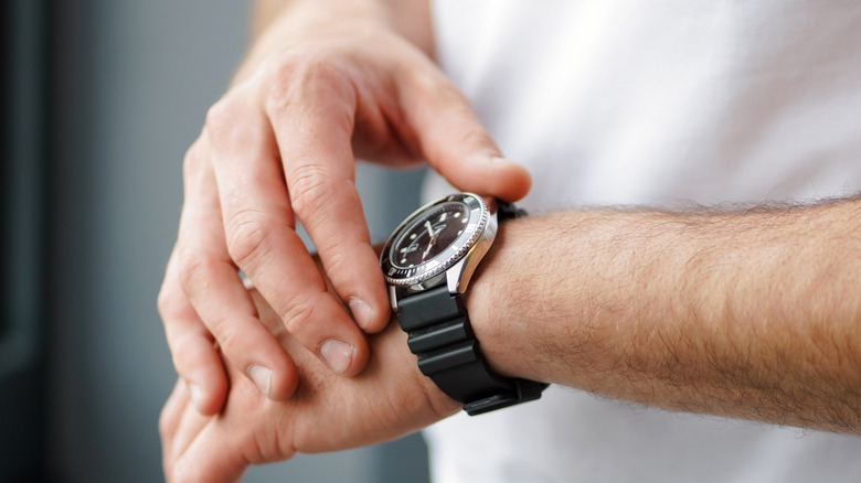 A traditional metal watch with black rubber strap you could attach the Heir to