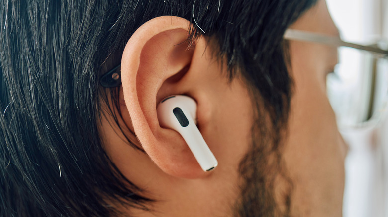 Man wearing Apple Airpods