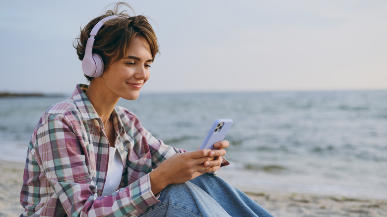 Person holding a phone and listening to music