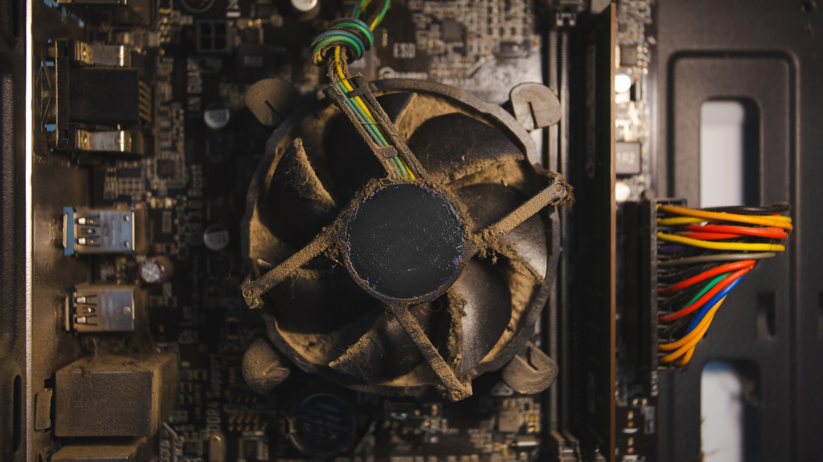 This Handy $32 Amazon Gadget Can Help Keep Your Tech Dust-Free