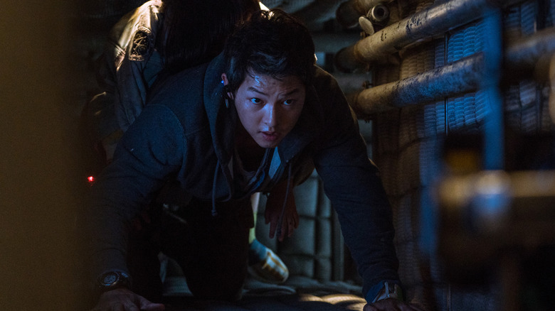 Kim Tae-ho (Song Joong-ki) crawling in "Space Sweepers."