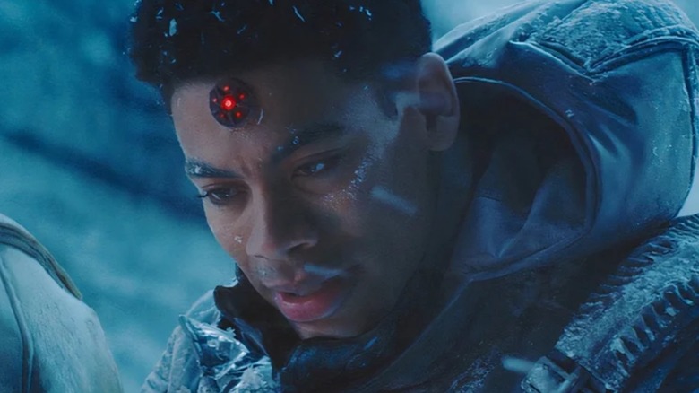 Aaron Pierre looking down in Krypton