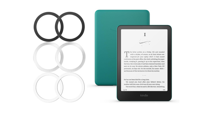 Kalapop Metal Ring next to Amazon Kindle Paperwhite in Jade