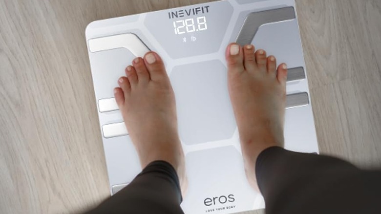 A photo of someone stepping on the Inevifit Eros scale