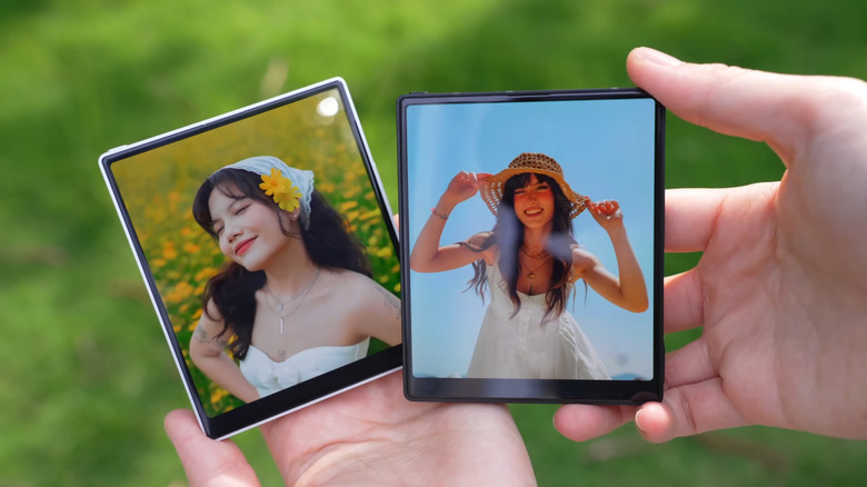 Two iKKO MindOne smartphones side by side