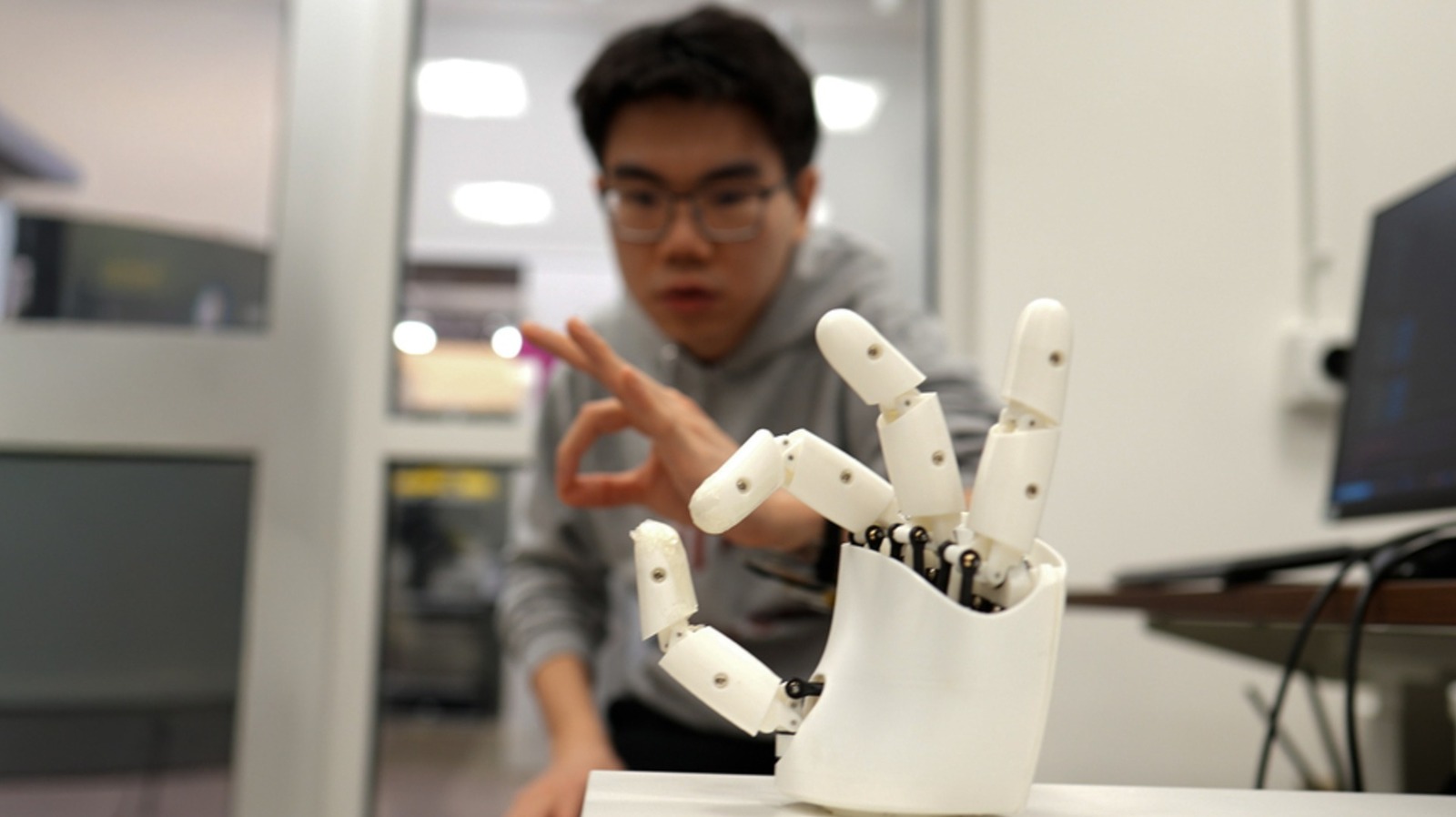 MIT Robotics Project Is Powered By Just A Wristband