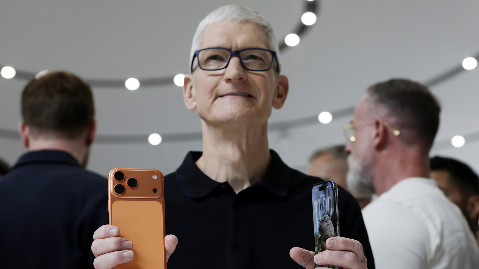 Tim Cook May Step Down As CEO Of Apple As Early As Next Year – BGR