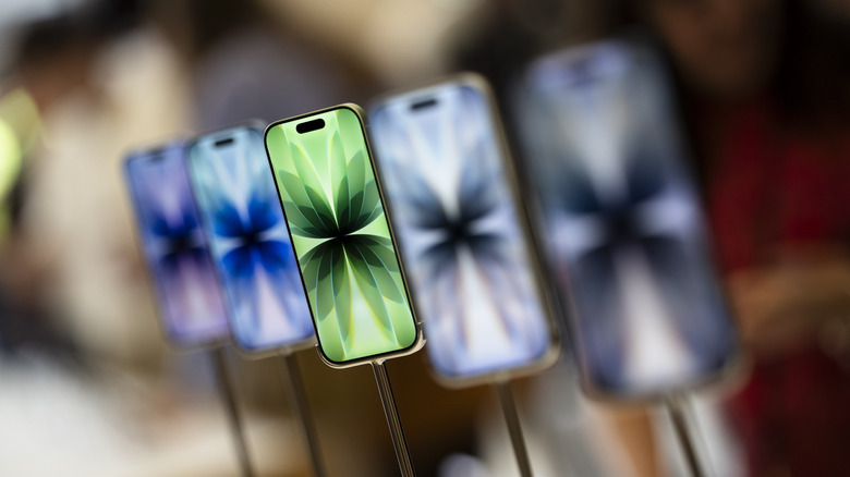 Display of iPhone 17 models at London Apple Store