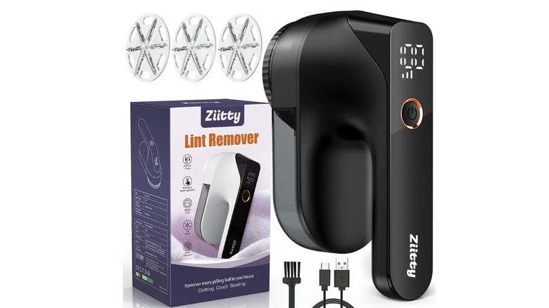 The Ziitty lint remover alongside the package it comes in