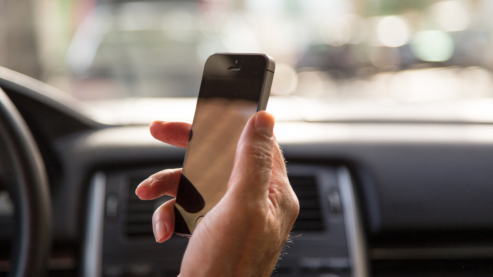 Turn Your Old Android Phone Into A Dash Cam With This Easy DIY Project