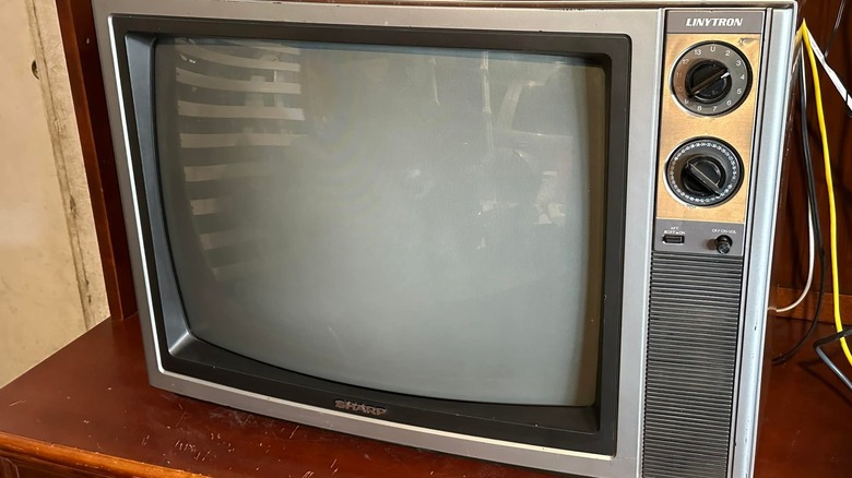 Linytron '80s TV on shelf