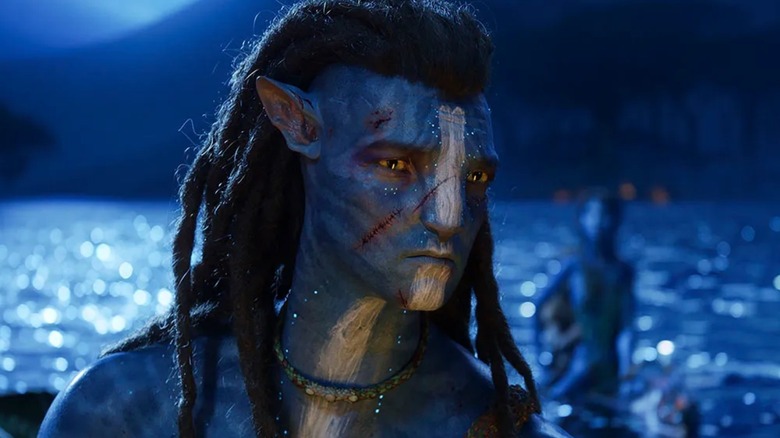 Jake Sully with a cut face in Avatar: The Way of Water