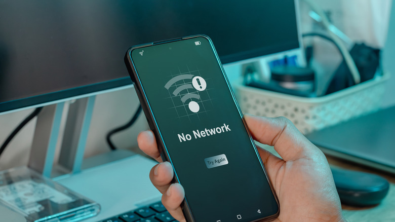 smartphone showing no network icon